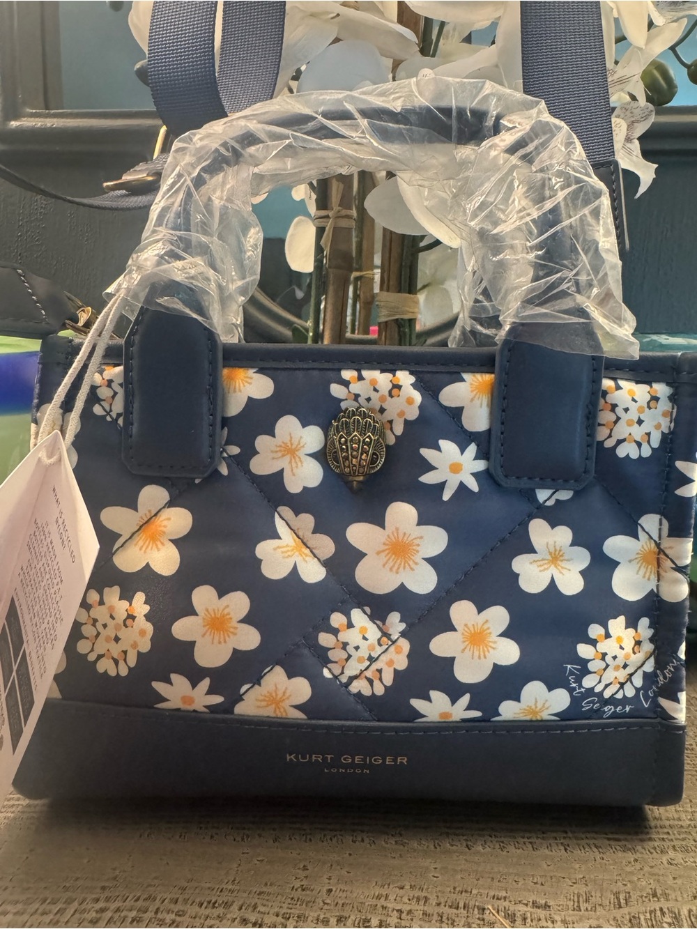 NWT Kurt Geiger Navy Floral Mini Crossbody Bag - ADORABLE 🌼 - Picture 2 of 4